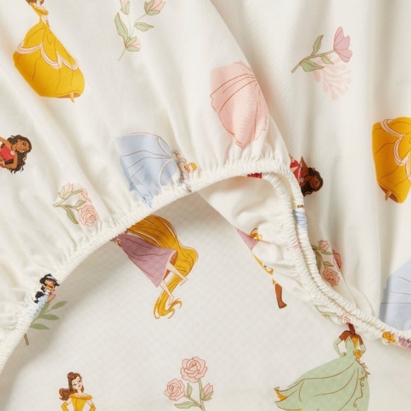 Queen Disney Princess Characters Sheet Set - The Disney Collection by Pillowfort - Picture 4 of 8